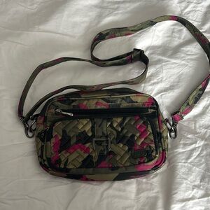 Lug Carousel in Camo Orchid